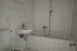 In Sanierung für Sie! Appartement für die kleine Familie - mit Balkon und Aufzug! – Kastanienallee 84, 12627 Berlin – Vorschaubild 6