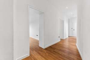 Großzügige 4 Zimmerwohnung mit gutem Zuschnitt in ruhiger Lage – Die vollständige Adresse der Immobilie erhältst du vom Anbieter., 40225 Stadtmitte, Düsseldorf – Vorschaubild 4