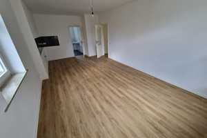 Frisch sanierte helle 3 Raumwohnung + Badewanne – Kaiserstraße 37, 8209 Vogtlandkreis – Vorschaubild 3