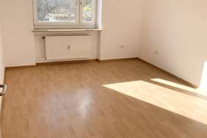 Solide vermietet, stark im Potenzial – 3-Zimmer-Wohnung mit Balkon & Perspektive – Die vollständige Adresse der Immobilie erhältst du vom Anbieter., 97078 Lindleinsmühle, Würzburg – Vorschaubild 2