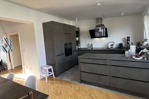 Sanierte 3-Zi.-DG-Wohnung mit Terrasse, innenstadtnah – Nolte-EBK, Glasfaser, ruhig
