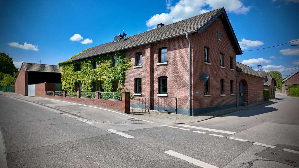 Idyllische Hofanlage mit großem Entwicklungspotenzial in ruhiger, ländlicher Lage!