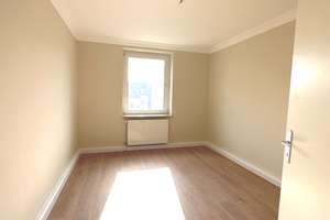Sanierte 3 Raum Balkon Wohnung – Weißenburgstraße 20, 42107 Elberfeld, Wuppertal – Vorschaubild 1