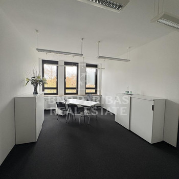 Ihr neuer Geschäftsstandort am MediaPark – Domblick inklusive!