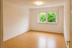 Großzügige 5-Zi.- mit Balkon, Direkter Zugang zu Pegnitzauen zwischen Johannis und Kleinweidenmühle – Kontumazgarten 20, 90429 Himpfelshof, Nürnberg – Vorschaubild 7