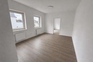 Saniert und bezugsfertig: 2-Zimmer-Altbauwohnung mit Einbauküche, zentral in Eschweiler