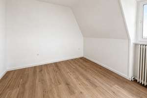 Frisch renovierte 4-Zimmer-Dachgeschosswohnung in zentraler Lage von Remscheid – 42853 Stadtpark, Remscheid – Vorschaubild 8