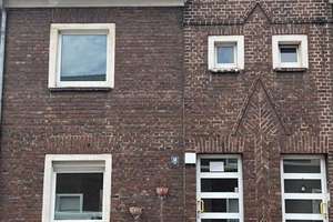 Charmantes Reihenhaus mit großem Grundstück und viel Potenzial in Duisburg-Bergheim