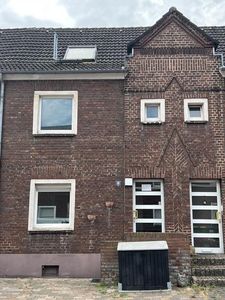 Charmantes Reihenhaus mit großem Grundstück und viel Potenzial in Duisburg-Bergheim