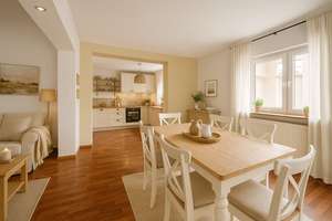 Stilvolles Einfamilienhaus mit Gartenparadies und Pool – Die vollständige Adresse der Immobilie erhältst du vom Anbieter., 61267 Neu-Anspach – Vorschaubild 1
