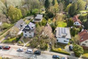 Großzügiges Einfamilienhaus auf parkähnlichem Anwesen inkl. Baugrundstück am Bondenwald – Die vollständige Adresse der Immobilie erhältst du vom Anbieter., 22459 Niendorf, Hamburg – Vorschaubild 1
