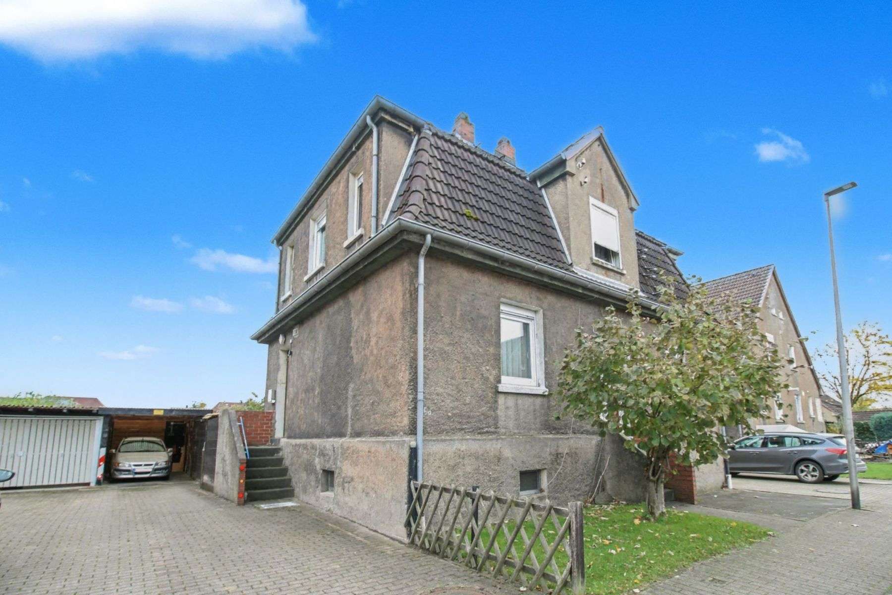 Freistehendes Zweifamilienhaus mit großem Garten in Hamm-Herringen, Hamm – Bild 1