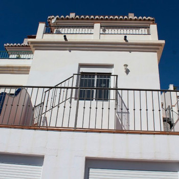 Chalet zum Verkauf in Frigiliana mit 4 Schlafzimmern und Pool