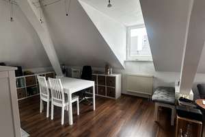 Schöne helle und ruhige 2 Zimmer Dachgeschoss Wohnung in Augsburg, Innenstadt – Stadtjägerstraße 6, 86152 Stadtjägerviertel, Augsburg – Vorschaubild 3