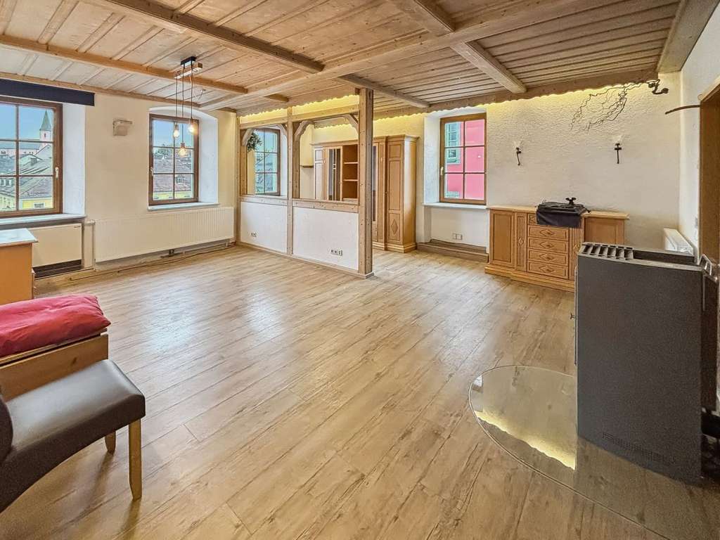 Immobilie in Kirchenlamitz - Großzügige Maisonette-Wohnung im Herzen von Kirchenlamitz - Bild 2