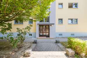 Ruhig gelegene 2-Zimmer Erdgeschosswohnung mit Südbalkon, Stellplatz und guter Vermietung – Pettenkoferstraße 9, 85053 Südost, Ingolstadt – Vorschaubild 4
