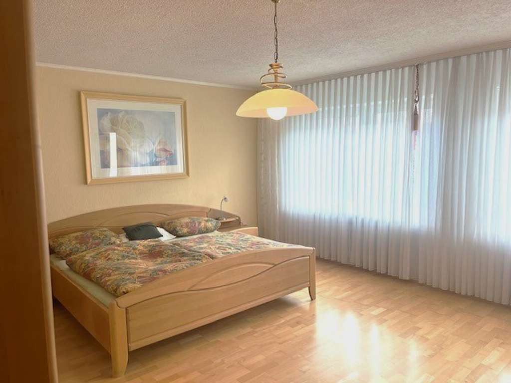 Immobilie in Neutraubling -  Provisionsfrei! Gepflegtes Mehrgenerationenhaus in ruhiger Lage in Neutraubling - Bild 1