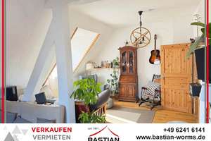 Ganz oben, ganz Ihres: Gemütliche DG-Altbauwohnung mit 2 Ebenen & Loggia-Potenzial in Sandhofen