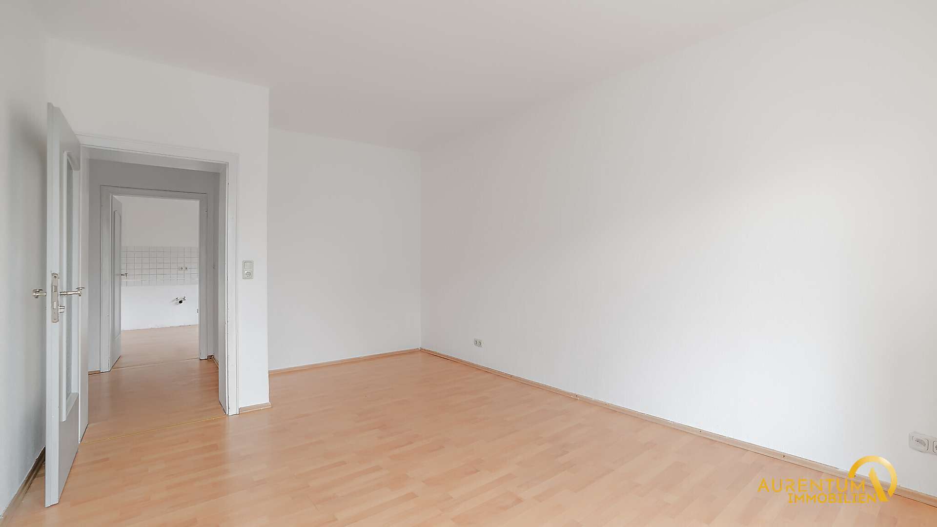 Immobilie in Schwandorf - 4,5 % RENDITE! -Helle 2 Zimmer Wohnung mit Balkon und Garagenstellplatz in ruhiger Lage zu verkaufen - Bild 4