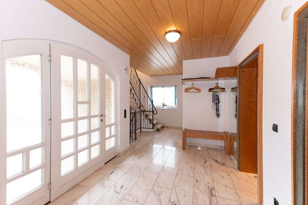 Immobilie in Ramsen - Großzügiges Traumhaus in Feldrandlage von Ramsen - Bild 2