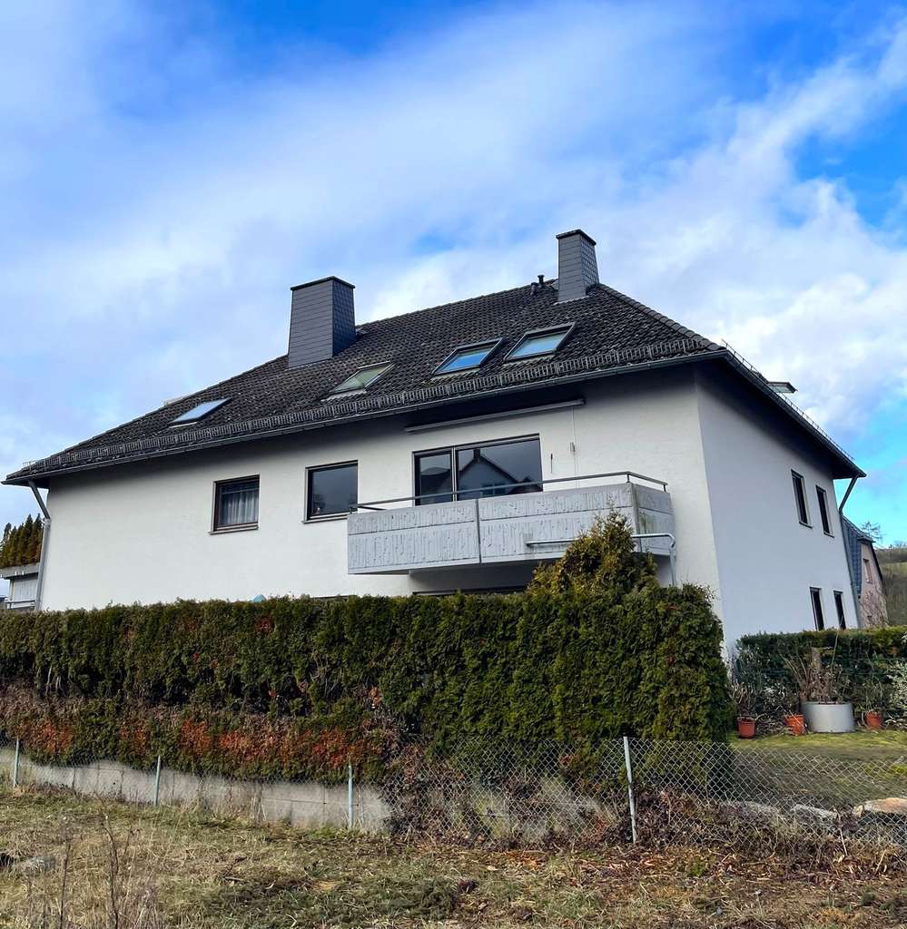 Immobilie in Taunusstein - Exklusive Dachgeschosswohnung mit ca. 170 m² Wohnfläche - Großzügigkeit trifft Wohnkultur - Bild 2