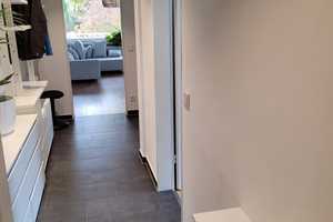 Voll ausgestattete (möblierte) 2-Zi-Wohnung mit Balkon & Einbauküche, M-Hirschgarten (unbefristet) – Wotanstraße 40, 80639 München – Vorschaubild 2