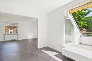 Lichtdurchflutete Dachgeschoss-Oase - Ruhe & Privatsphäre in Klein Flottbek – Die vollständige Adresse der Immobilie erhältst du vom Anbieter., 22609 Osdorf, Hamburg – Vorschaubild 3