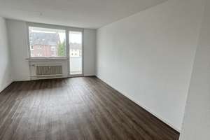 Helle 3,5-Zimmer-Wohnung mit Balkon in Duisburg-Laar zu vermieten – Friedrich-Ebert-Straße 136-138, 47119 Laar, Duisburg – Vorschaubild 1