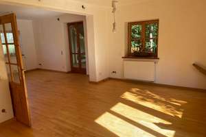 Freistehendes Haus mit viel Potential in Mömbris – 2 Wohneinheiten möglich, großes Grundstück – Die vollständige Adresse der Immobilie erhältst du vom Anbieter., 63776 Mömbris – Vorschaubild 2