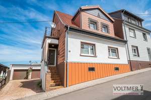 CHARMANT - Ein- bis Zweifamilienhaus mit Dachterrasse und schönem Garten in Dudweiler!