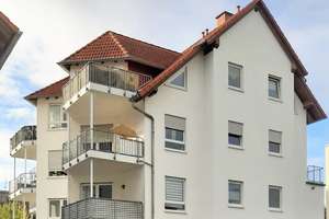 Elegante 2-Zimmer DG-Wohnung mit Balkon in Nidderau