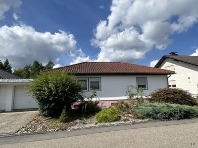 Familienfreundliches Einfamilienhaus mit Garage und Garten