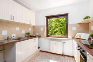 Lichtdurchflutete 2-Zimmer-Wohnung mit Südbalkon, traumhaftem Blick ins Grüne, Aufzug und Tiefgarage – Stiftsbogen 81 a, 81375 Neuhadern, München – Vorschaubild 7