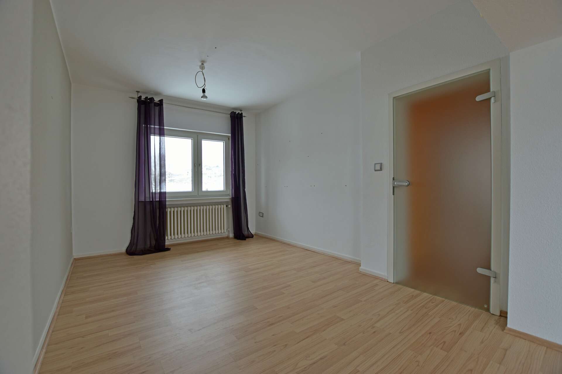 Immobilie in Niedenstein - Gepflegtes Ein- bis Zweifamilienhaus in reizvoller Feldrandlage von Niedenstein-Metze - Bild 8