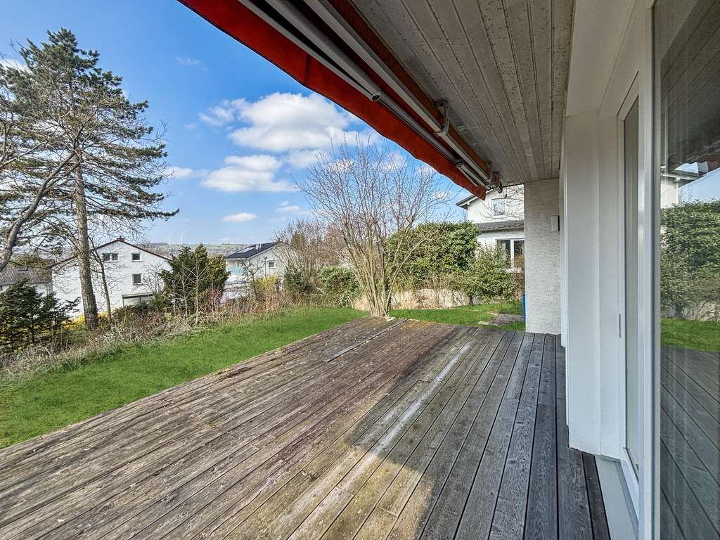 Immobilie in Veitshöchheim - Zuhause mit viel Platz und schöner Aussicht! - Bild 2