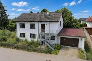 Kapitalanlage oder zur Eigennutzung -  Zweifamilienhaus mit Wintergarten, Balkon und großem Garten