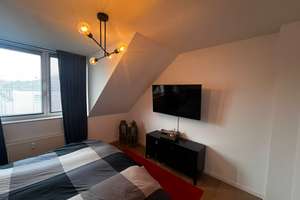 Helle Dachgeschosswohnung mit Loggia und Fahrstuhl – Dortmunder Straße 101, 40472 Rath, Düsseldorf – Vorschaubild 8