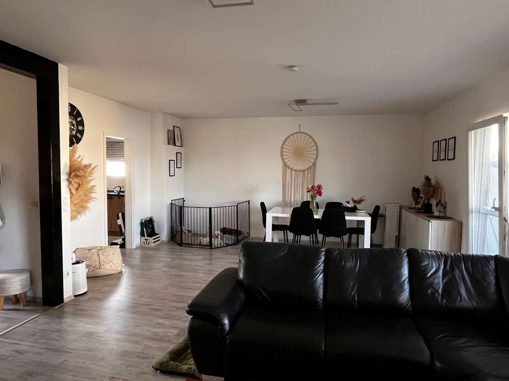 Immobilie in Kronau - Neuwertige 3ZKB mit Garage, Stellplatz und großem Balkon - Bild 4