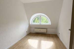 Helle 3-Zi-Wohnung im DG, großer Balkon, mit Fahrstuhl, Tiefgarage, Keller, St. Magnus - Bremen Nord – Zum Fichtenhof 20, 28759 Sankt Magnus, Bremen – Vorschaubild 2