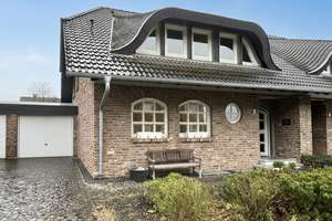 Einziehen und Wohlfühlen ! 
Ihr neues Familiendomizil mit Garten und Garage