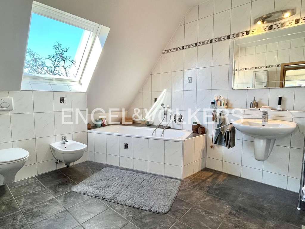 Immobilie in Jungingen - Mehrgenerationenhaus in Jungingen bei Hechingen mit Garten, 2 Balkonen und zweiter Einheit mit vi... - Bild 4