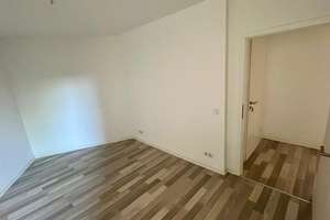 *ERDGESCHOSS WOHNUNG * renovierte 2 ZKB * Tageslichtbad mit Badewanne* Saarbrücken BURBACH – Die vollständige Adresse der Immobilie erhältst du vom Anbieter., 66115 Burbach, Saarbrücken – Vorschaubild 3