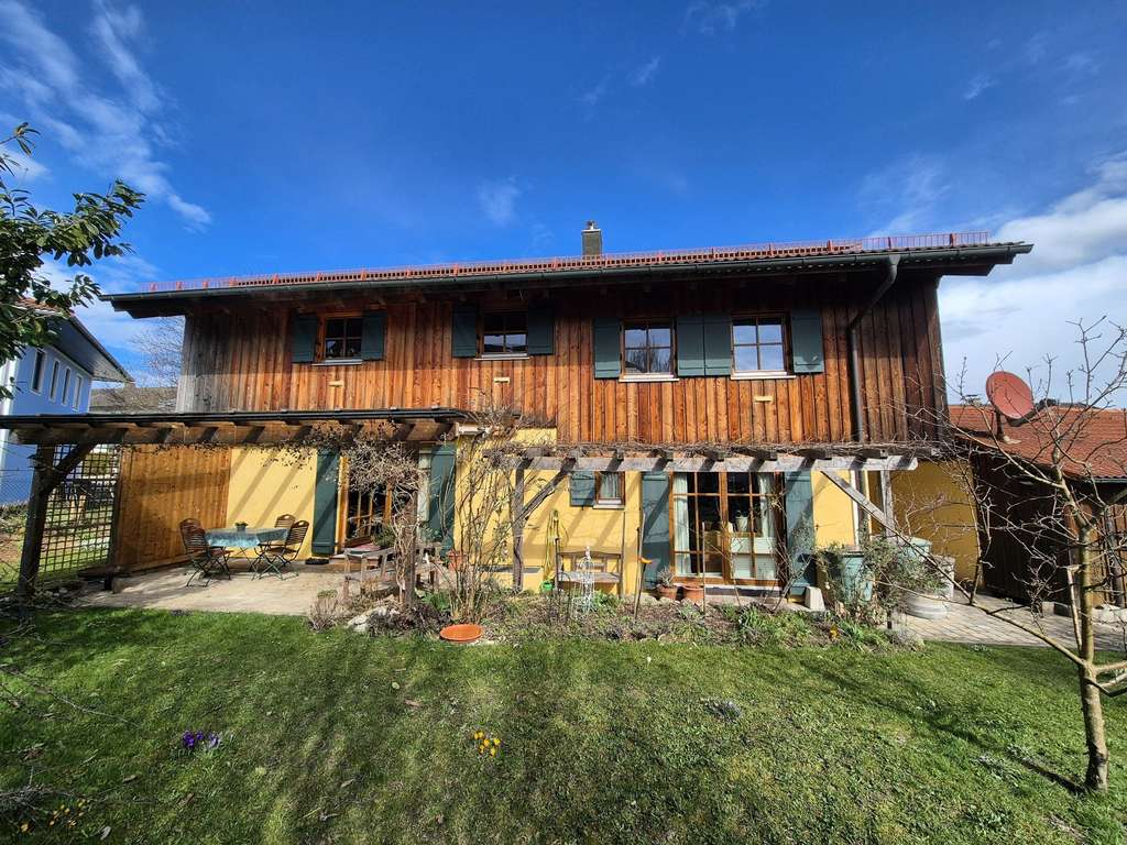 Immobilie in Amerang - Viel Platz für Ihre Zukunft: Regionales Holzhaus mit separater Einliegerwohnung in Amerang - Bild 1