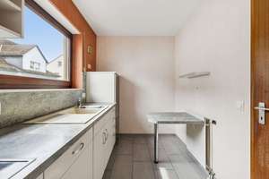 Zentral wohnen in Siegen: Gepflegte 3-Zimmer-Wohnung mit Parkett, Einbauküche & Garage – 57072 Siegen, Siegen – Vorschaubild 12