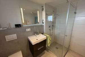 Moderne 3-Zimmer-Neubauwohnung mit Balkon, hochwertiger EBK & Stellplätzen in Schwaig bei Nürnberg – Die vollständige Adresse der Immobilie erhältst du vom Anbieter., 90571 Schwaig bei Nürnberg – Vorschaubild 4