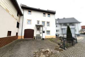 SOLIDES ZUHAUSE MIT GESTALTUNGSSPIELRAUM - BEREIT FÜR IHRE IDEEN! – Die vollständige Adresse der Immobilie erhältst du vom Anbieter., 36199 Rotenburg an der Fulda – Vorschaubild 1