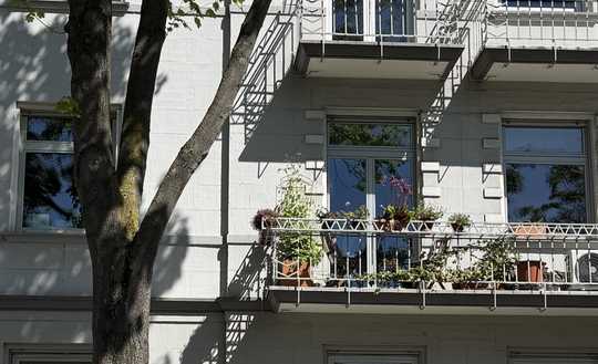 Wunderschöne Altbauwohnung mit Blick ins Grüne