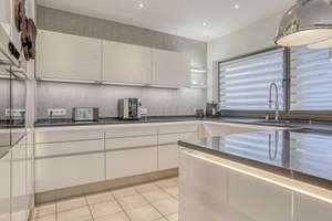 Großzügig und sehr modern: Bungalow mit Einliegerwohnung und tollem Garten – Die vollständige Adresse der Immobilie erhältst du vom Anbieter., 40880 West, Ratingen – Vorschaubild 5