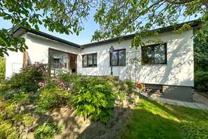 Winkelbungalow in ruhiger Lage - außen Top, innen Renovierungsbedarf – Berlin – Vorschaubild 1