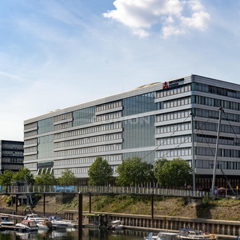 Blick auf den Innenhafen - top ausgebaute Büroflächen!